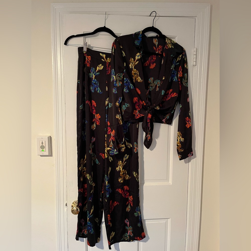 Two piece satin patterned set!